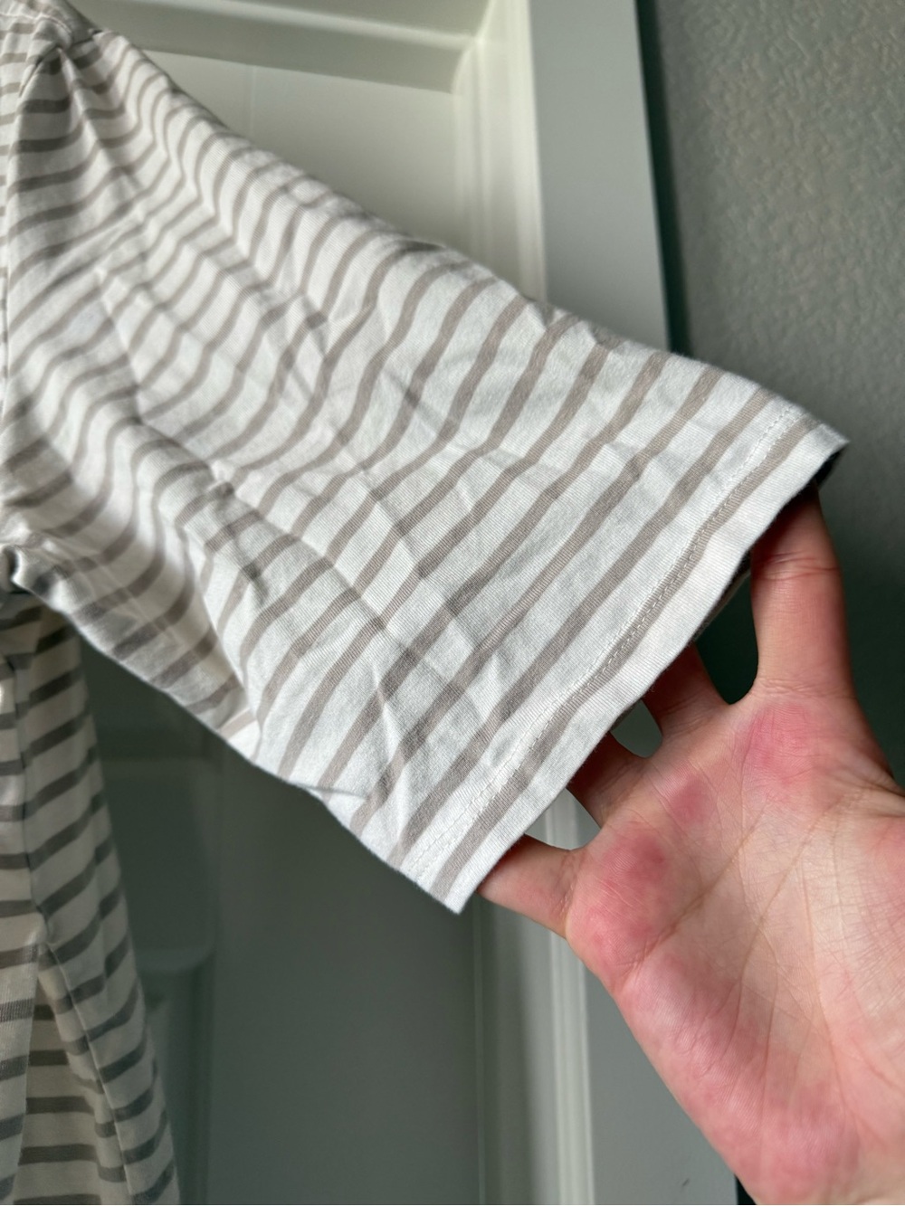 H&M WOMEN’S MATERNITY MAMA STRIPED CREAM & GREY BEFORE & AFTER NURSING T-SHIRT - Picture 4 of 5